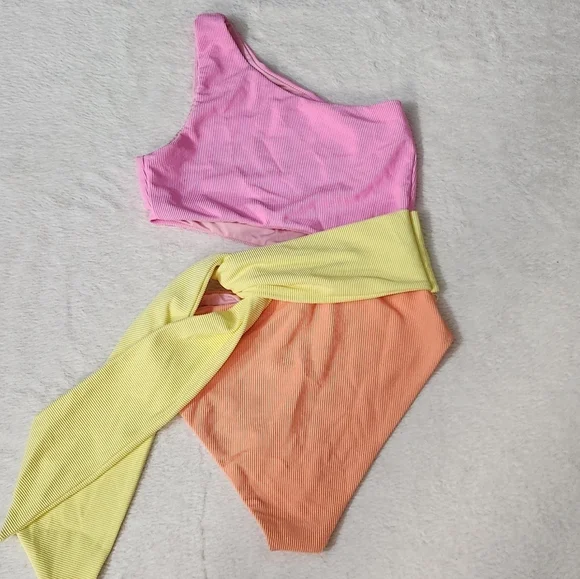 New!Beach Riot Carlie Fruity‎  Colorblock One Piece Swimsuit - Picture 9 of 13